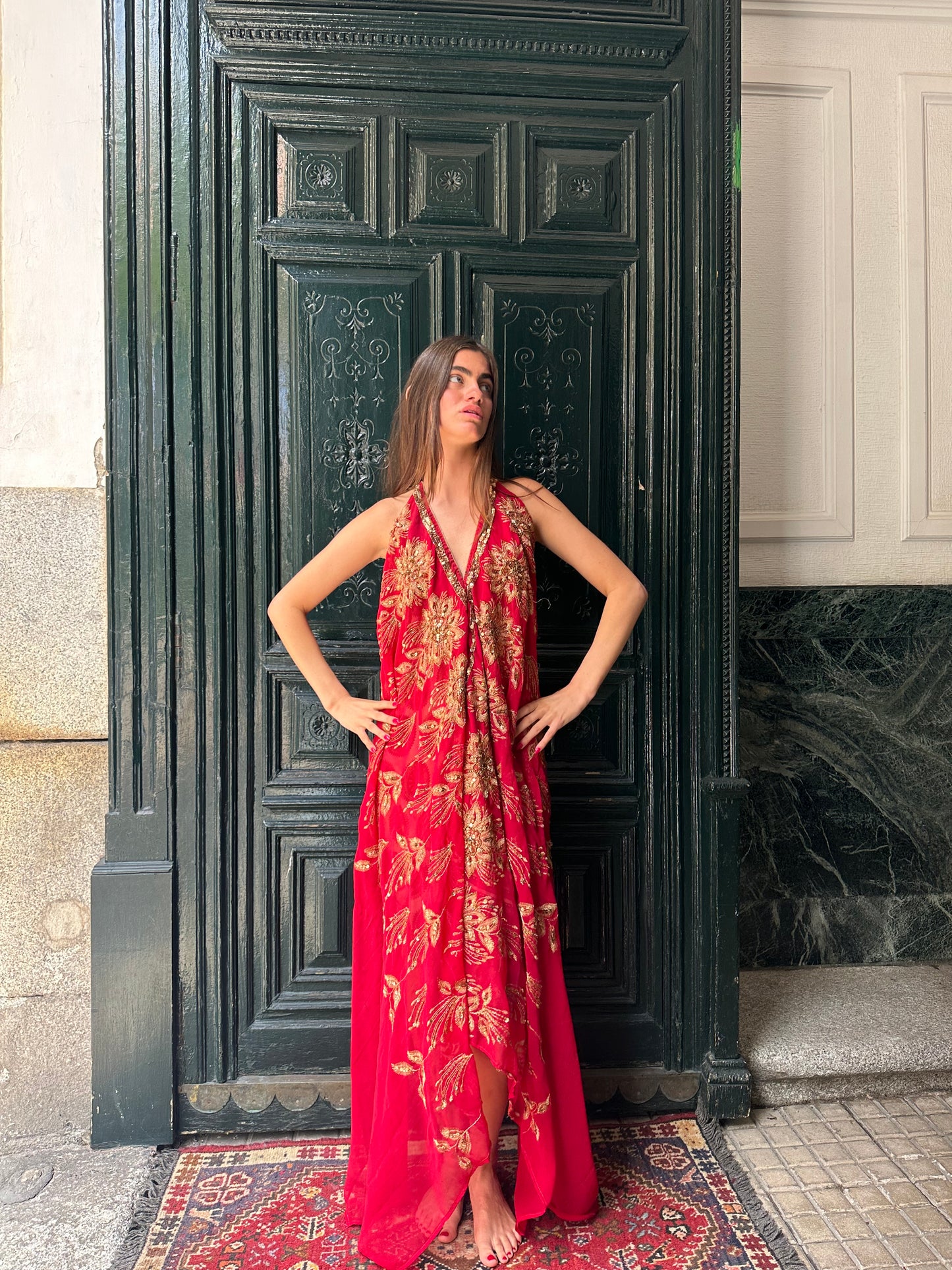 Vestido carmesí rojo