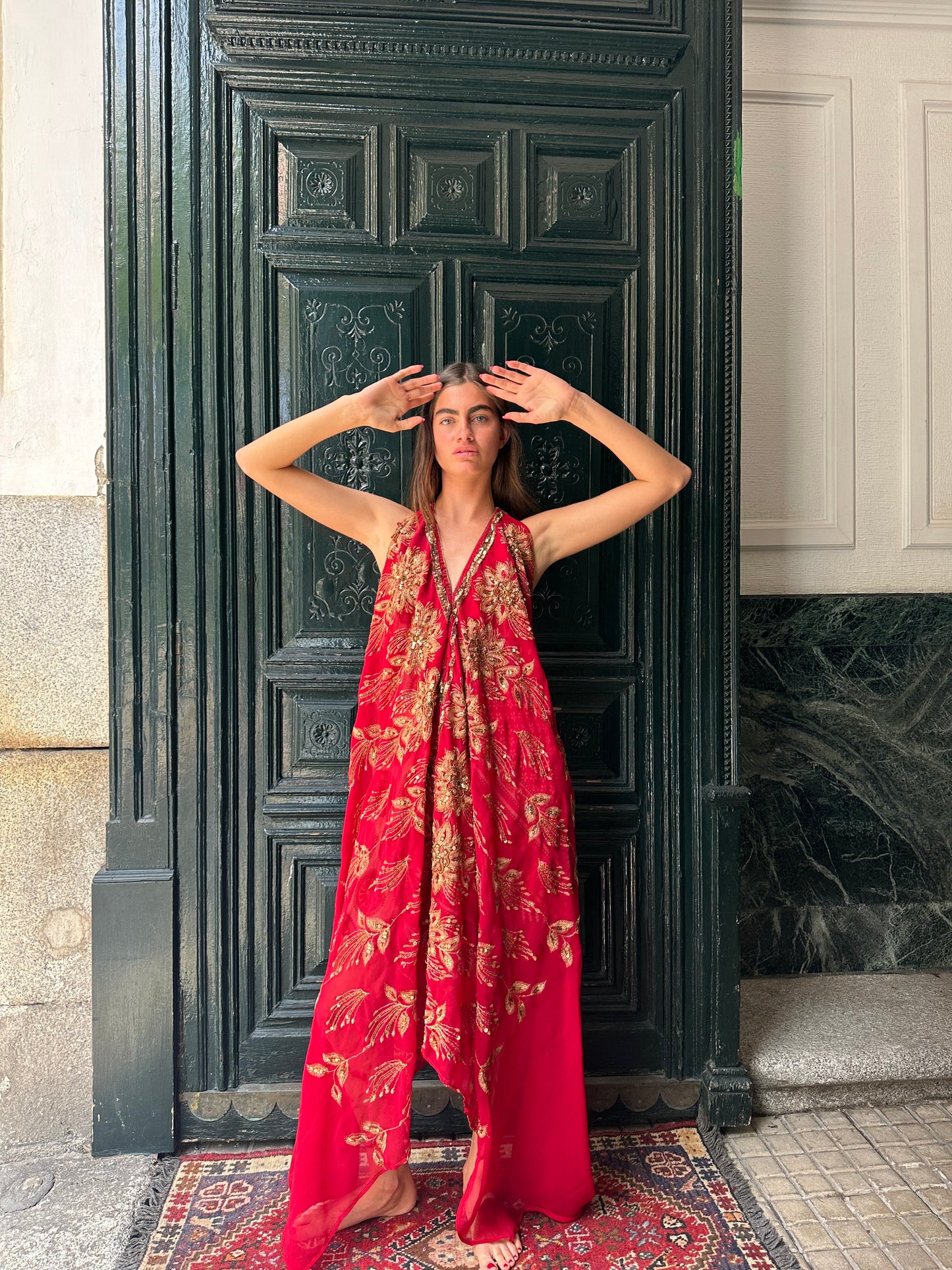 Vestido carmesí rojo