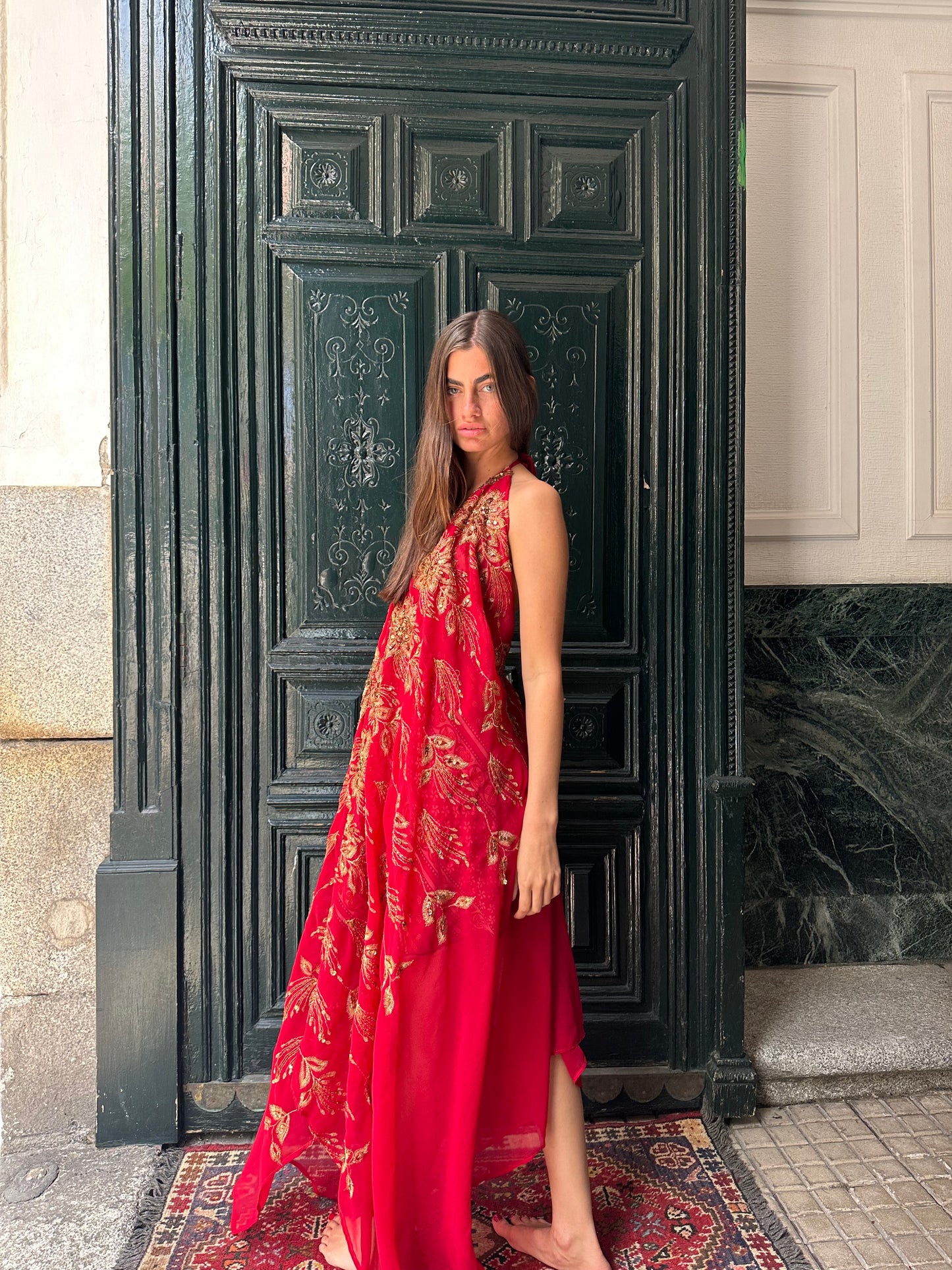 Vestido carmesí rojo