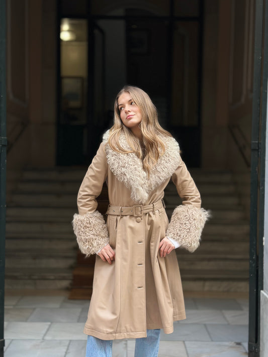 LEATHY beige coat